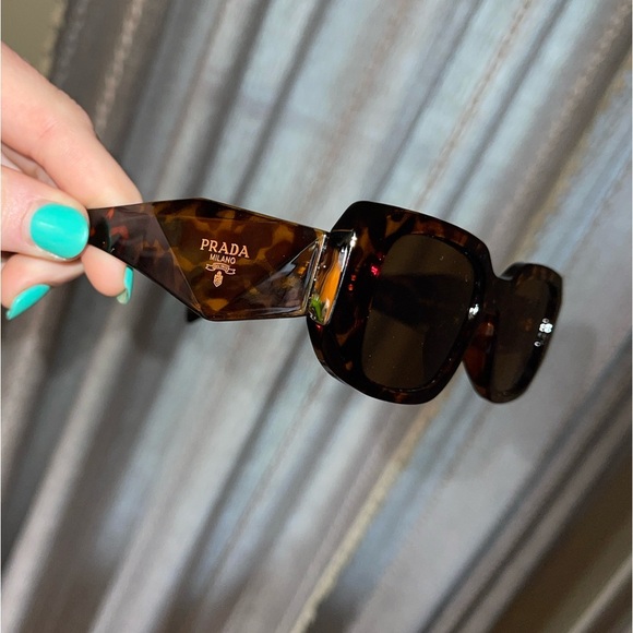 Prada sunglasses - Picture 2 of 8